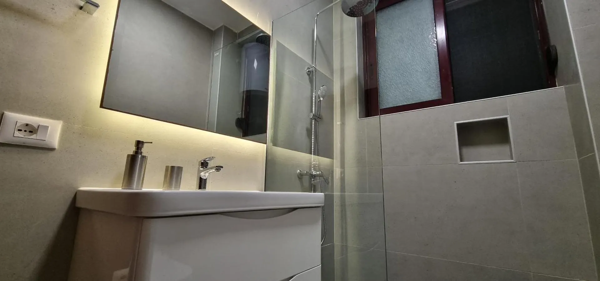 Matt House Beachside Apartment Durres